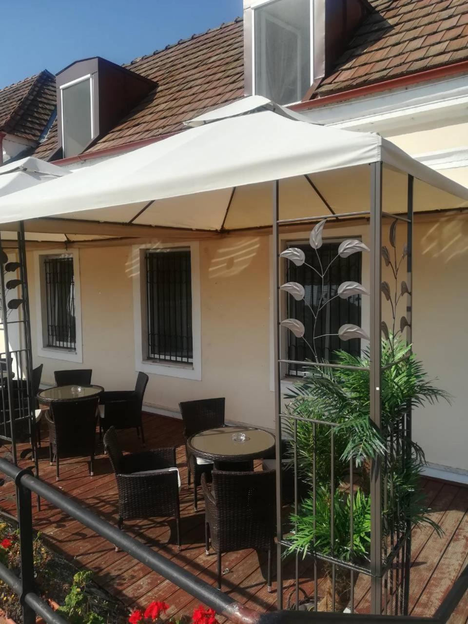 Centrum Panzio Szentendre Exterior photo